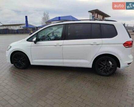 Білий Фольксваген Туран, об'ємом двигуна 2 л та пробігом 221 тис. км за 17500 $, фото 4 на Automoto.ua