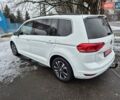 Белый Фольксваген Туран, объемом двигателя 1.6 л и пробегом 225 тыс. км за 17800 $, фото 3 на Automoto.ua
