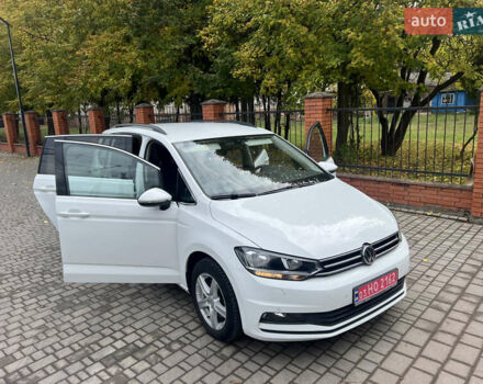 Белый Фольксваген Туран, объемом двигателя 1.97 л и пробегом 191 тыс. км за 17999 $, фото 2 на Automoto.ua