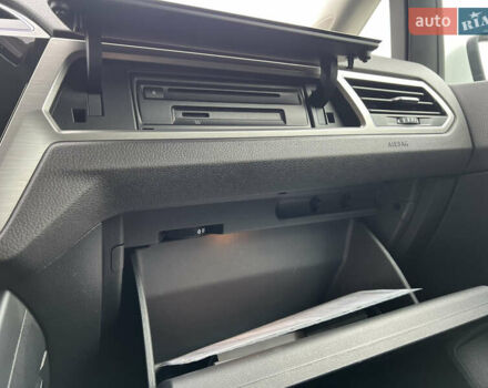 Белый Фольксваген Туран, объемом двигателя 1.97 л и пробегом 191 тыс. км за 17999 $, фото 11 на Automoto.ua