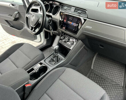 Белый Фольксваген Туран, объемом двигателя 1.97 л и пробегом 191 тыс. км за 17999 $, фото 12 на Automoto.ua