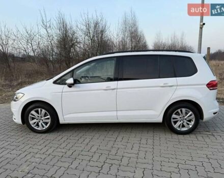Белый Фольксваген Туран, объемом двигателя 1.6 л и пробегом 209 тыс. км за 17000 $, фото 2 на Automoto.ua