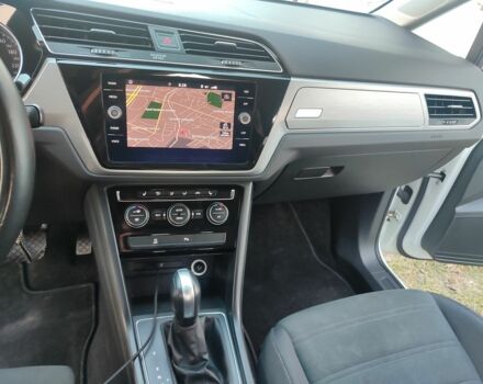 Белый Фольксваген Туран, объемом двигателя 2 л и пробегом 190 тыс. км за 19500 $, фото 3 на Automoto.ua