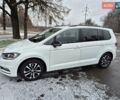 Белый Фольксваген Туран, объемом двигателя 1.6 л и пробегом 225 тыс. км за 17800 $, фото 1 на Automoto.ua