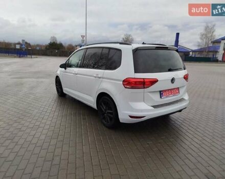 Білий Фольксваген Туран, об'ємом двигуна 2 л та пробігом 221 тис. км за 17500 $, фото 1 на Automoto.ua