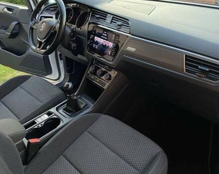 Белый Фольксваген Туран, объемом двигателя 1.6 л и пробегом 124 тыс. км за 17500 $, фото 33 на Automoto.ua