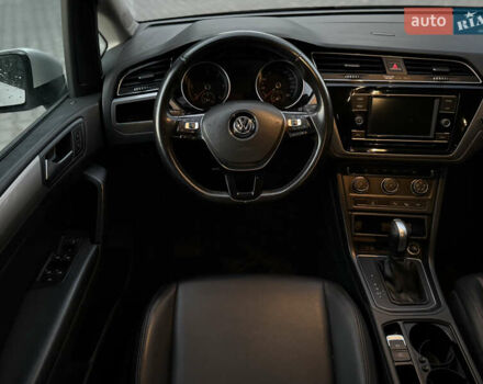 Белый Фольксваген Туран, объемом двигателя 2 л и пробегом 247 тыс. км за 16800 $, фото 10 на Automoto.ua