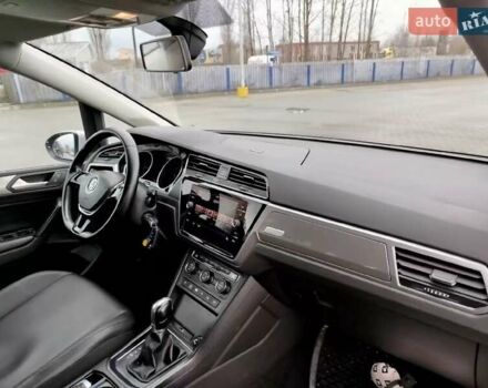 Білий Фольксваген Туран, об'ємом двигуна 2 л та пробігом 221 тис. км за 17500 $, фото 13 на Automoto.ua