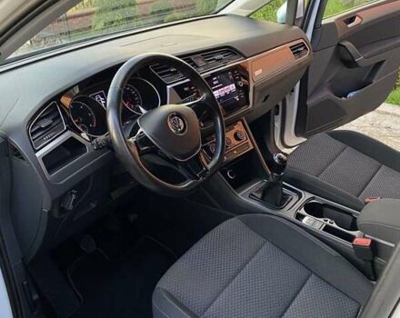 Белый Фольксваген Туран, объемом двигателя 1.6 л и пробегом 124 тыс. км за 17500 $, фото 24 на Automoto.ua