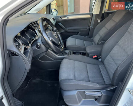 Белый Фольксваген Туран, объемом двигателя 2 л и пробегом 220 тыс. км за 17997 $, фото 48 на Automoto.ua