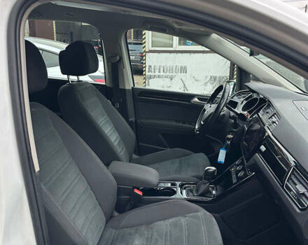 Білий Фольксваген Туран, об'ємом двигуна 2 л та пробігом 263 тис. км за 18700 $, фото 23 на Automoto.ua