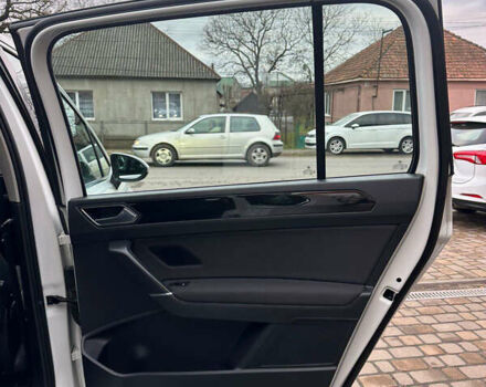 Білий Фольксваген Туран, об'ємом двигуна 2 л та пробігом 263 тис. км за 18700 $, фото 19 на Automoto.ua