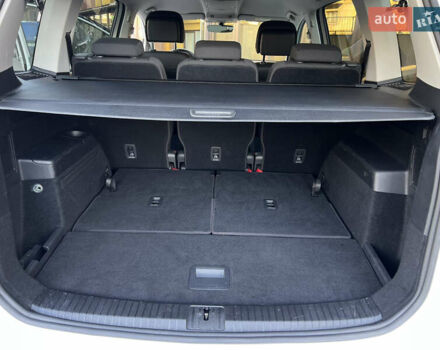 Белый Фольксваген Туран, объемом двигателя 2 л и пробегом 220 тыс. км за 17997 $, фото 44 на Automoto.ua