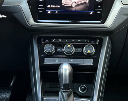 Белый Фольксваген Туран, объемом двигателя 2 л и пробегом 220 тыс. км за 17997 $, фото 66 на Automoto.ua