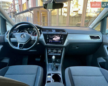 Белый Фольксваген Туран, объемом двигателя 2 л и пробегом 220 тыс. км за 17997 $, фото 65 на Automoto.ua