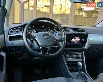 Белый Фольксваген Туран, объемом двигателя 2 л и пробегом 220 тыс. км за 18390 $, фото 40 на Automoto.ua