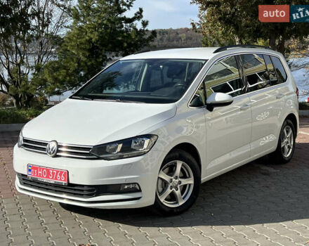 Белый Фольксваген Туран, объемом двигателя 2 л и пробегом 220 тыс. км за 17997 $, фото 1 на Automoto.ua