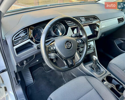 Белый Фольксваген Туран, объемом двигателя 2 л и пробегом 220 тыс. км за 18390 $, фото 44 на Automoto.ua