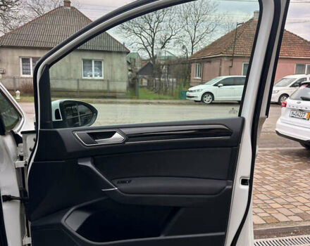 Білий Фольксваген Туран, об'ємом двигуна 2 л та пробігом 263 тис. км за 18700 $, фото 18 на Automoto.ua