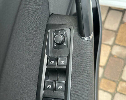 Білий Фольксваген Туран, об'ємом двигуна 2 л та пробігом 263 тис. км за 18700 $, фото 14 на Automoto.ua