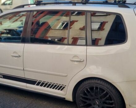 Білий Фольксваген Туран, об'ємом двигуна 1.6 л та пробігом 298 тис. км за 8500 $, фото 1 на Automoto.ua