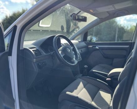 Белый Фольксваген Туран, объемом двигателя 1.4 л и пробегом 208 тыс. км за 6750 $, фото 4 на Automoto.ua