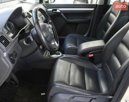 Белый Фольксваген Туран, объемом двигателя 1.97 л и пробегом 145 тыс. км за 11000 $, фото 5 на Automoto.ua