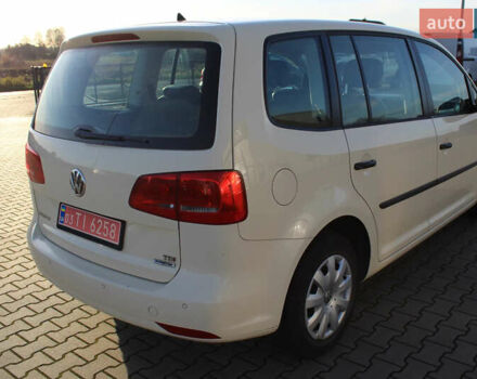 Белый Фольксваген Туран, объемом двигателя 1.97 л и пробегом 145 тыс. км за 11000 $, фото 2 на Automoto.ua
