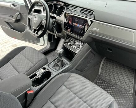 Белый Фольксваген Туран, объемом двигателя 2 л и пробегом 190 тыс. км за 18300 $, фото 7 на Automoto.ua