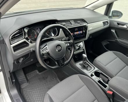 Белый Фольксваген Туран, объемом двигателя 2 л и пробегом 190 тыс. км за 18300 $, фото 8 на Automoto.ua