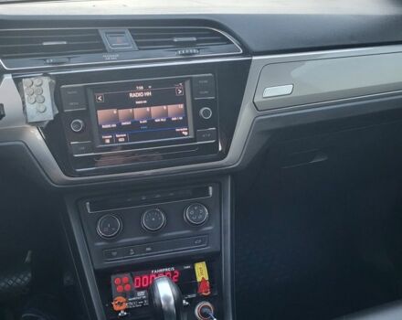 Білий Фольксваген Туран, об'ємом двигуна 2 л та пробігом 3 тис. км за 15221 $, фото 7 на Automoto.ua