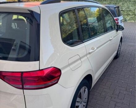 Білий Фольксваген Туран, об'ємом двигуна 2 л та пробігом 3 тис. км за 15221 $, фото 3 на Automoto.ua