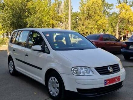 Білий Фольксваген Туран, об'ємом двигуна 1.6 л та пробігом 226 тис. км за 5700 $, фото 1 на Automoto.ua