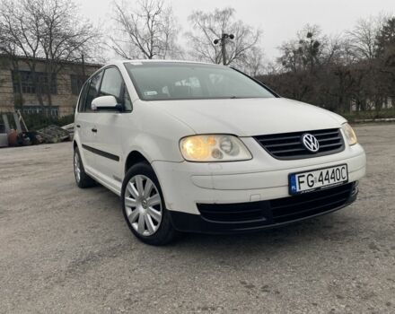 Белый Фольксваген Туран, объемом двигателя 2 л и пробегом 320 тыс. км за 2200 $, фото 1 на Automoto.ua