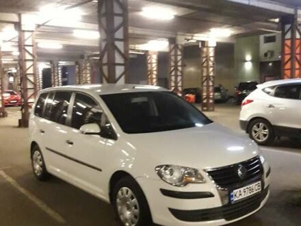 Белый Фольксваген Туран, объемом двигателя 1.98 л и пробегом 175 тыс. км за 6700 $, фото 1 на Automoto.ua