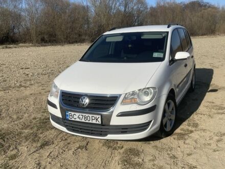 Фольксваген Туран 2007 у Самборе на Automoto.ua Білий Фольксваген Туран, об'ємом двигуна 1.9 л та пробігом 3 тис. км за 6800 $, фото 1 на Automoto.ua