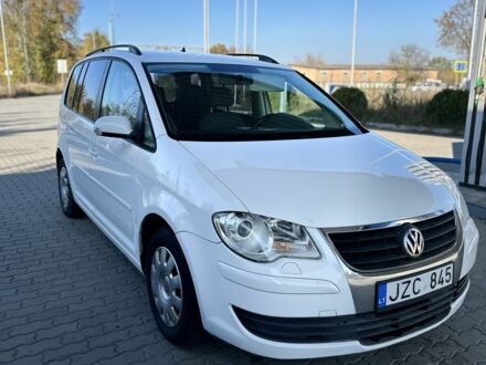 Фольксваген Туран 2007 у Тульчине на Automoto.ua Білий Фольксваген Туран, об'ємом двигуна 1.9 л та пробігом 290 тис. км за 3350 $, фото 1 на Automoto.ua