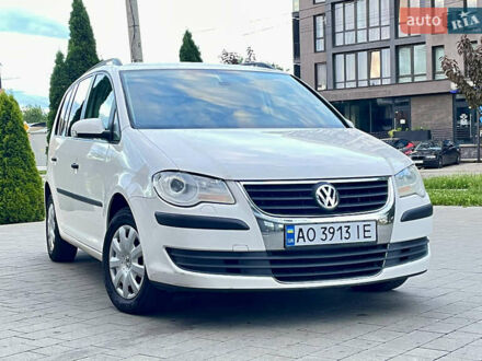 Фольксваген Туран 2007 в Ужгороде на Automoto.ua Белый Фольксваген Туран, объемом двигателя 1.39 л и пробегом 234 тыс. км за 6600 $, фото 1 на Automoto.ua
