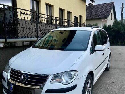 Белый Фольксваген Туран, объемом двигателя 0 л и пробегом 230 тыс. км за 7000 $, фото 1 на Automoto.ua