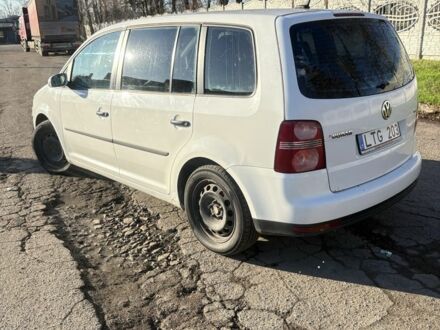 Белый Фольксваген Туран, объемом двигателя 1.9 л и пробегом 431 тыс. км за 2900 $, фото 1 на Automoto.ua