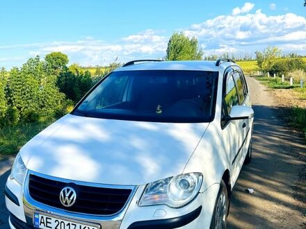 Фольксваген Туран 2008 у Дніпро (Дніпропетровську) на Automoto.ua Білий Фольксваген Туран, об'ємом двигуна 1.6 л та пробігом 350 тис. км за 6500 $, фото 1 на Automoto.ua