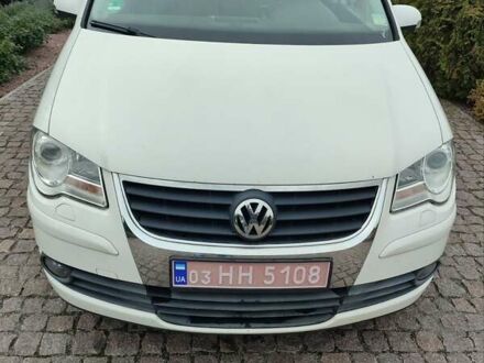 Білий Фольксваген Туран, об'ємом двигуна 2 л та пробігом 99 тис. км за 9800 $, фото 1 на Automoto.ua