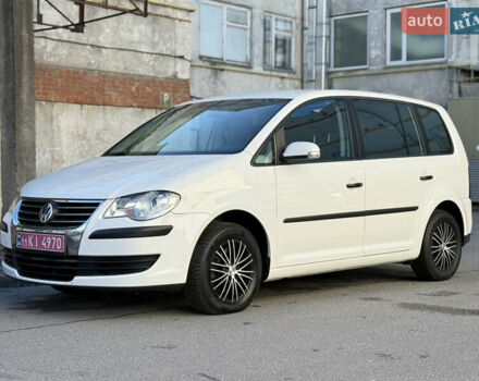 Білий Фольксваген Туран, об'ємом двигуна 1.6 л та пробігом 219 тис. км за 8299 $, фото 1 на Automoto.ua