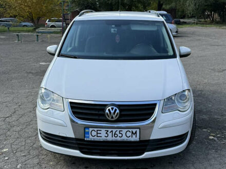 Фольксваген Туран 2009 в Черновцах на Automoto.ua Белый Фольксваген Туран, объемом двигателя 1.9 л и пробегом 295 тыс. км за 6999 $, фото 1 на Automoto.ua