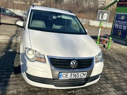 Фольксваген Туран 2009 в Черновцах на Automoto.ua Белый Фольксваген Туран, объемом двигателя 1.9 л и пробегом 293 тыс. км за 7800 $, фото 1 на Automoto.ua