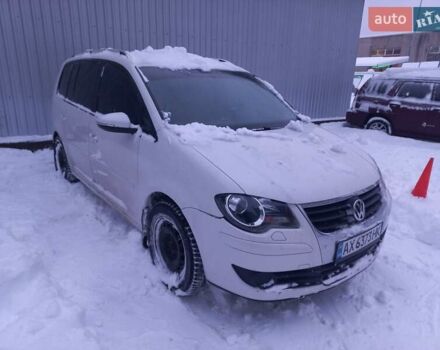 Белый Фольксваген Туран, объемом двигателя 1.39 л и пробегом 157 тыс. км за 4850 $, фото 1 на Automoto.ua