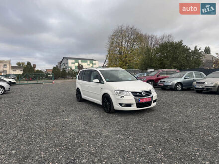 Білий Фольксваген Туран, об'ємом двигуна 1.6 л та пробігом 200 тис. км за 8700 $, фото 1 на Automoto.ua