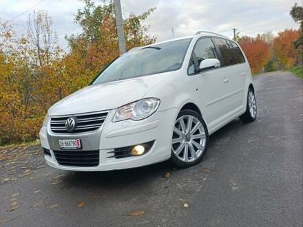 Белый Фольксваген Туран, объемом двигателя 1.4 л и пробегом 182 тыс. км за 8400 $, фото 1 на Automoto.ua