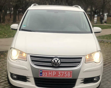 Белый Фольксваген Туран, объемом двигателя 1.4 л и пробегом 230 тыс. км за 7000 $, фото 1 на Automoto.ua