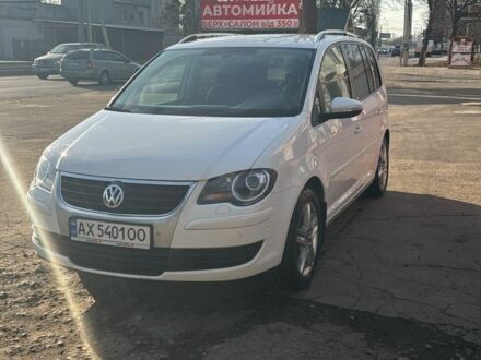 Білий Фольксваген Туран, об'ємом двигуна 1.4 л та пробігом 215 тис. км за 3000 $, фото 1 на Automoto.ua